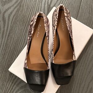 Calvin Klein leather “Snake “ High Heels  👠 - Like New